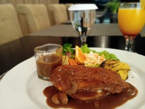 Renyah! Taliwang Chicken Steak di Golden Palace Hotel Lombok Dijual Rp 50 Ribu