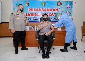 Dipastikan Aman, Kapolda NTB Minta Masyarakat Tidak Takut Divaksin