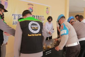Bukti Keseriusan Polda NTB Berantas Narkoba, Bidang Propam Tes Urine Puluhan Anggota
