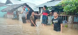 Banjir di Kabupaten Bima: Jembatan Terputus, Warga Mengungsi serta Kekurangan Makanan dan Obat-obatan
