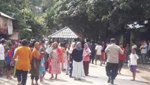 Warga Blokir Jalan karena Kepolisian Dinilai Lambat Ungkap Pelaku Pembunuhan