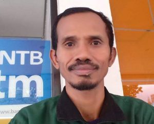 Burhan, Guru SLB Pertama di Kabupaten Bima dengan Dedikasi Tinggi