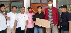 Kecewa karena Dinilai Tak Penuhi Janji, Mahasiswa Segel Kantor DPRD Kabupaten Bima