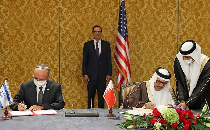 US Treasury Secretary Steve Mnuchin (C) attends a signing ceremony between the head of the Israeli delegation, National Security Advisor Meir Ben Shabbat (L) and Bahraini Foreign Minister Abdullatif bin Rashid Al-Zayani, in the Bahraini capital Manama, on October 18, 2020. - Israel and Bahrain formalised in Manama a US-brokered agreement they signed at the White House on September 15, officially establishing diplomatic relations. (Photo by RONEN ZVULUN / POOL / AFP)