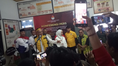 Bapaslon AMANAH Resmi mendaftar, Aji Rum: InsyaAllah, Kami Sebagai Pemimpin Akan Melayani Masyarakat