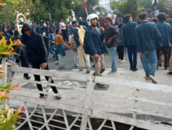 Dua Mahasiswa Unram Dipanggil Polisi Terkait Perusakan Gerbang DPRD NTB