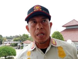 Satpol PP Lombok Tengah Tertibkan APK Pilkada 2024
