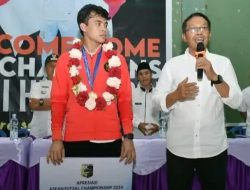 Pj Bupati Lombok Timur Sambut Kepulangan Romi Humandri dengan Pelukan Hangat dan Sorak Kemenangan
