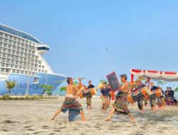 Kapal Pesiar Quantum of The Seas Berlabuh di Pelabuhan Gili Mas Lombok Barat